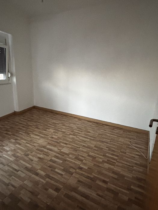 Alugo ao quarto , 4 quartos