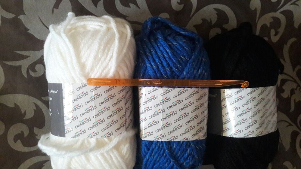 Набор ниток с крючком для вязания шапки новый