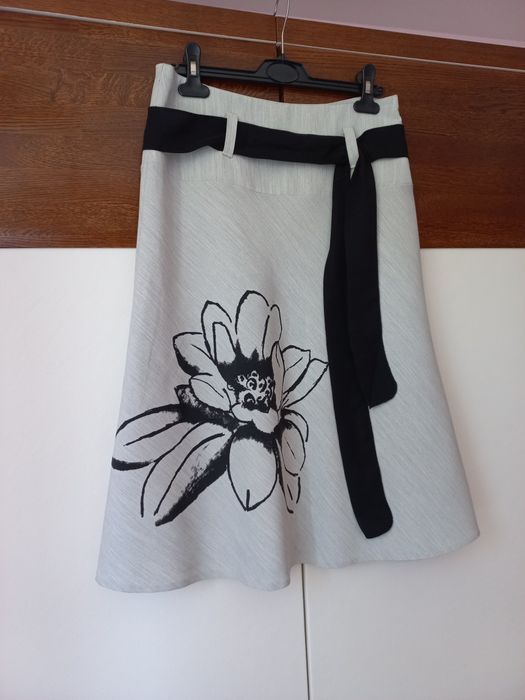 Spódnica midi M trapezowa