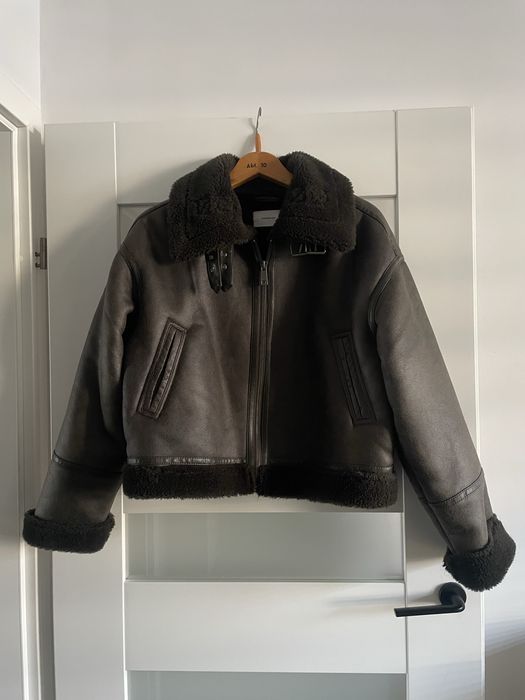 Kurtka biker z imitacji skóry khaki 38 Reserved kozuszek