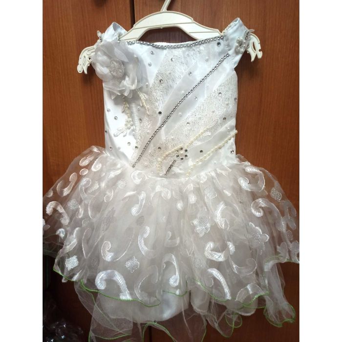 В наявності Красиве плаття на Новий рік, плаття на 3 роки. Пишіть