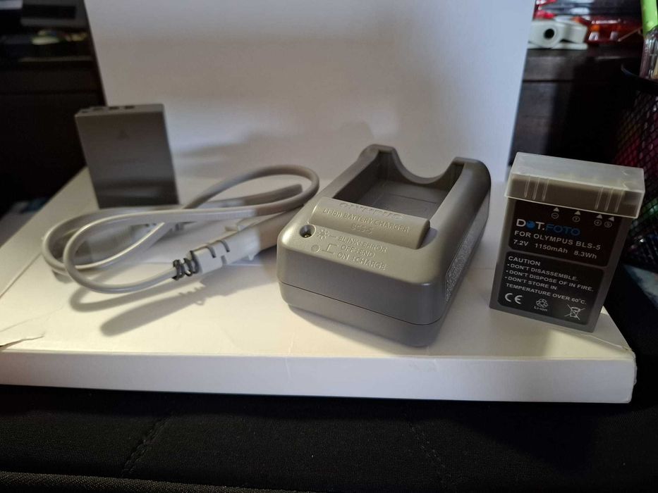 OLYMPUS BLS 5 - conjunto de carregador e duas baterias
