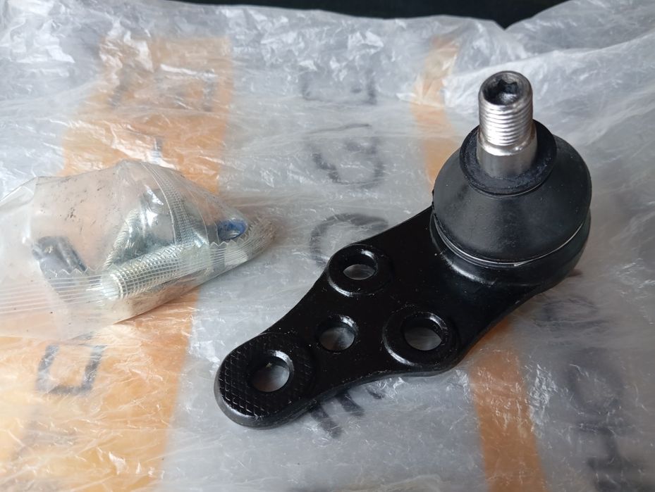 Шарова опора, кадет ,Ланос .