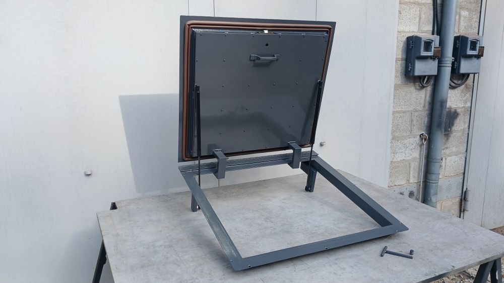 Металевий Люк в Погреб.Люк в Подвал.. Люк на Пол под Плитку, Ламинат.