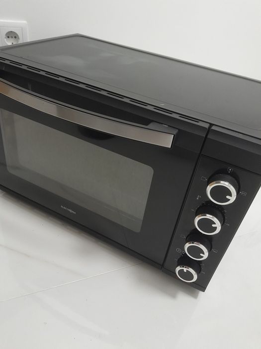 Vendo. Miniforno usado marca  Electronia para peças