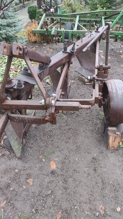 Трактор МТЗ 80. Продам. Культиватор. Плуг.