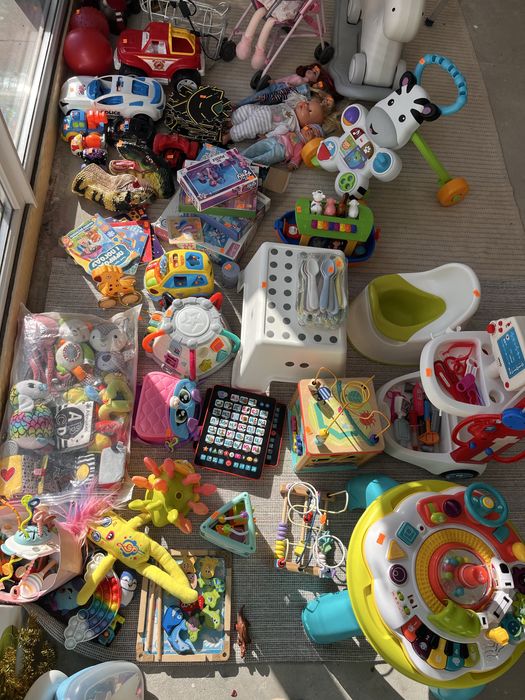 ІГРАШКИ з закритої дитячої ігрової кімнати. За 30% від ціни
