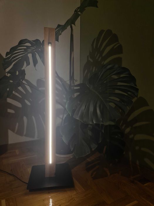 Lampa stojącą pionowa lite drewno nowoczesna