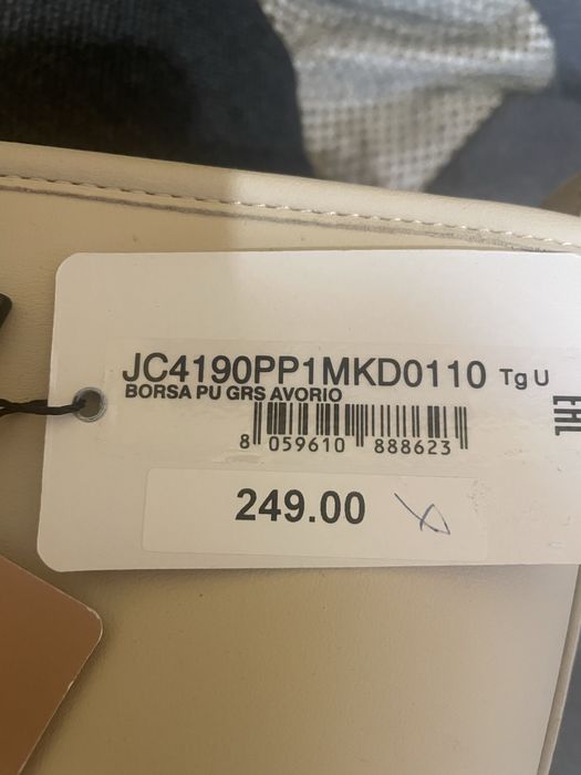 Сумочка оригінал Love Moschino JC4190PP1MKD0110, колір Avorio/Ecru, привезена з Європи нова . Торг можливий . Можна доставка олх