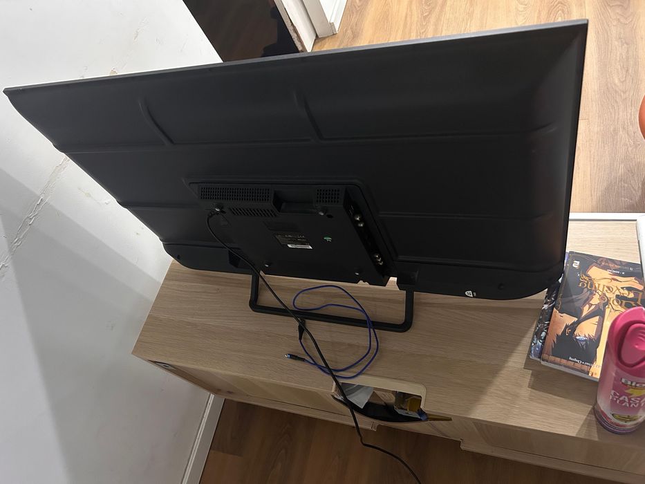 40-inch Smart TV503813732733429761