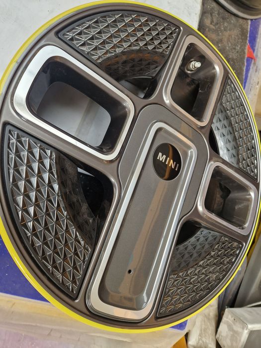 Oryginalne Felgi bez opon Mini Cooper Elektryk 17 cali Stan jak Nowe