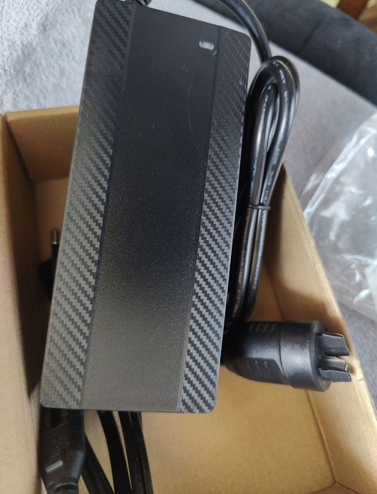 Ładowarka Bosch 36v 2A