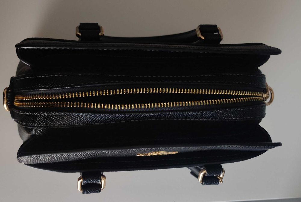 Mala Coach Mini Darcie Carryall em pele preta