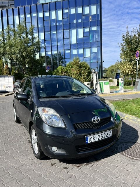 Toyota Yaris Toyota Yaris II (2010) | Sprawdzona, ekonomiczna i niezawodna!