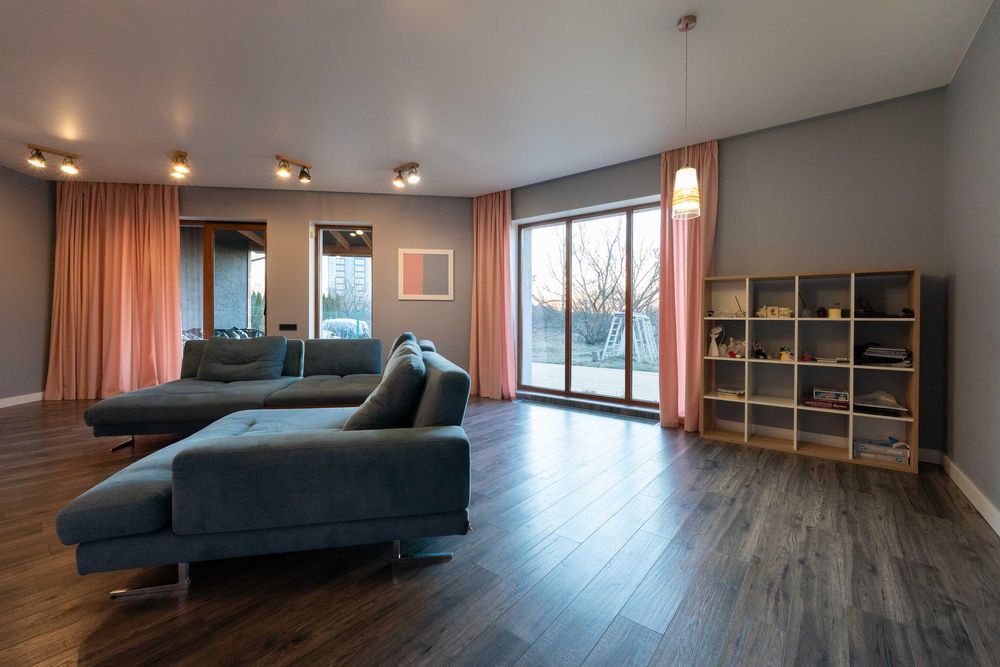 Продаж котеджу з ремонтом на вулиці Роксоляни!