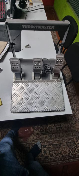 Thrustmaster volante+base+pedais+manete