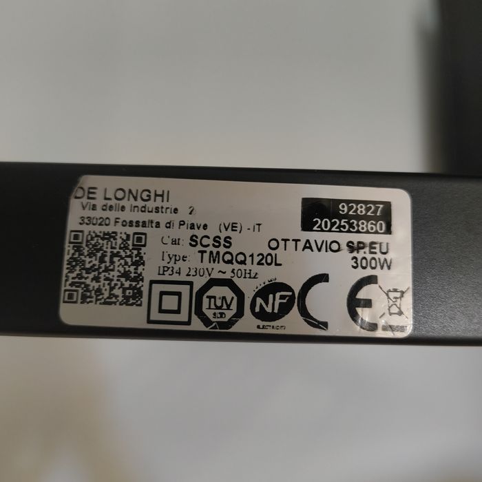 Toalheiro elétrico Delonghi preto