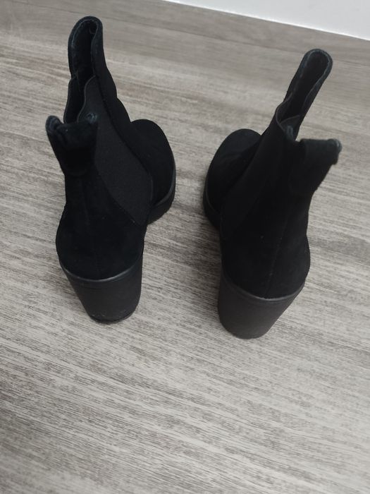 Sprzedam damskie buty rozmiar 37.