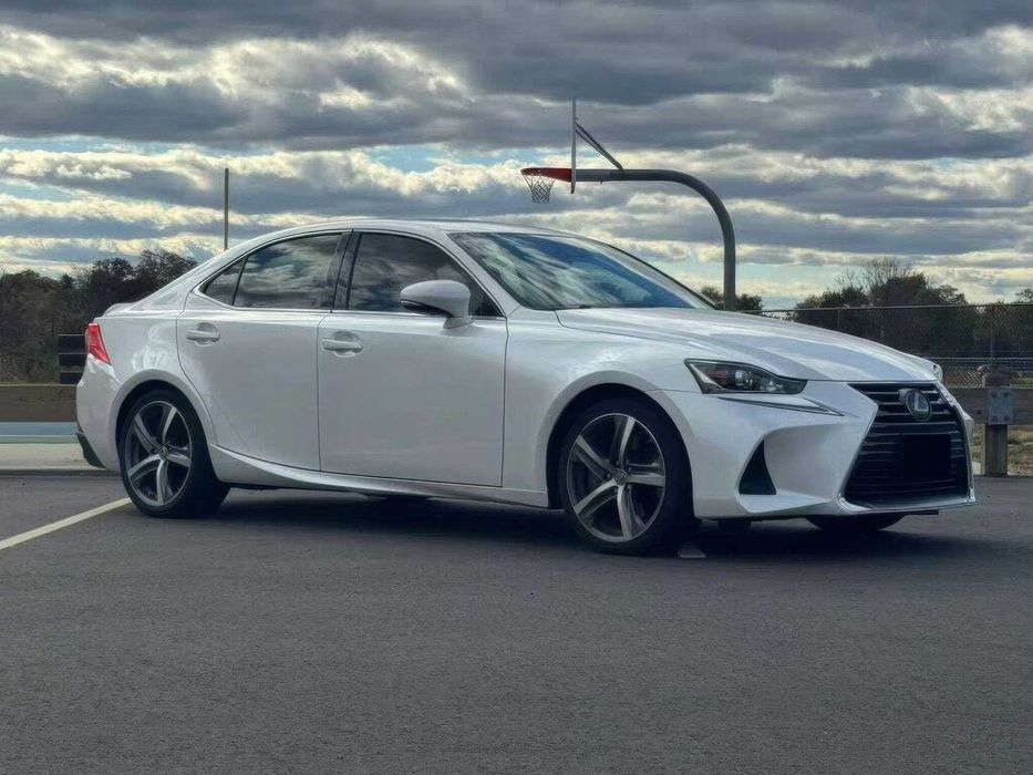 Lexus IS 300      2018