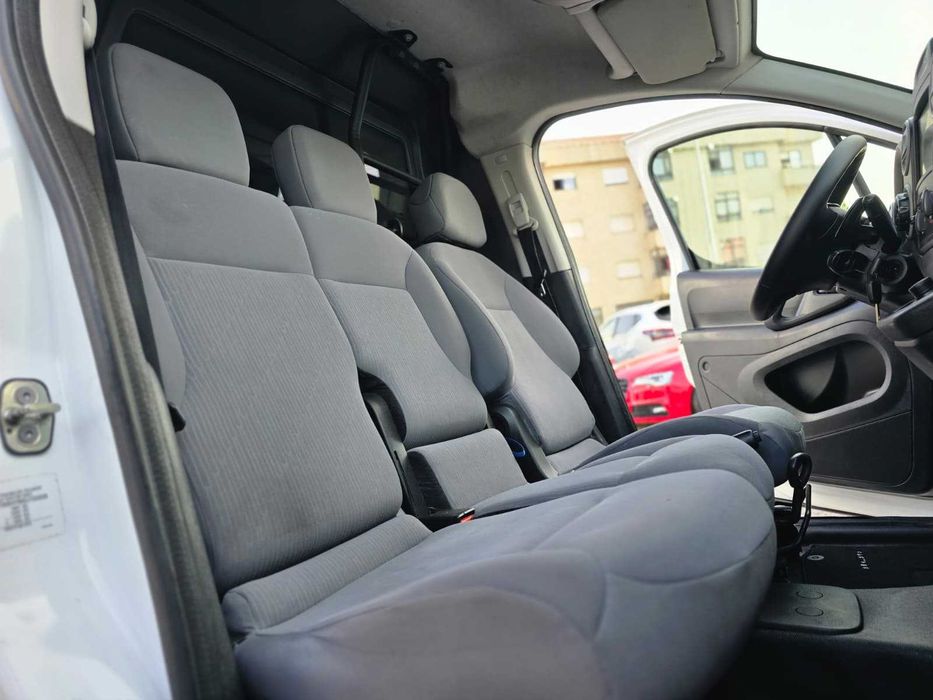 PEUGEOT PARTNER L1 1.6HDI 100CV "AUTOMÁTICA" "IVA DEDUTÍVEL" 3 LUGARES