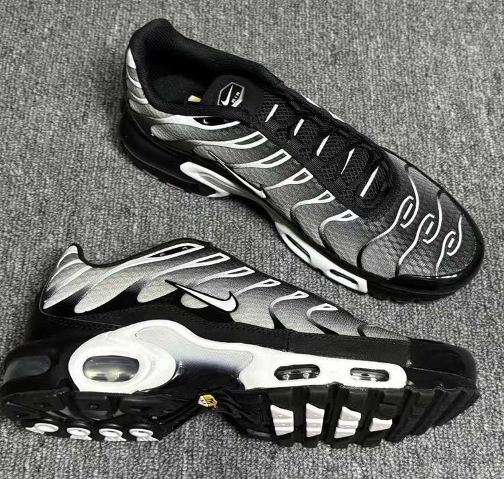 Air Max TN Plus metaliczne srebro R.45