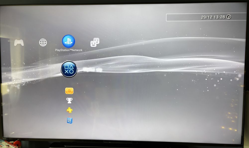 PlayStation 3 Super Slim 500gb 2x pady 2xmove plus gry