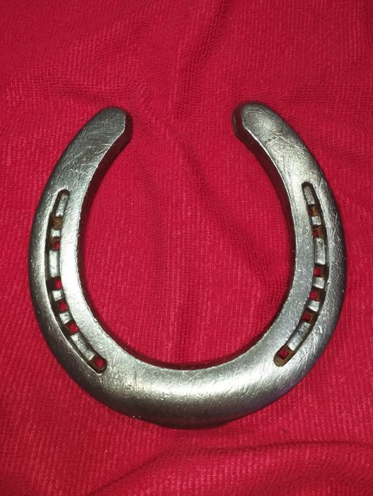 Справжня подкова ношеная конем