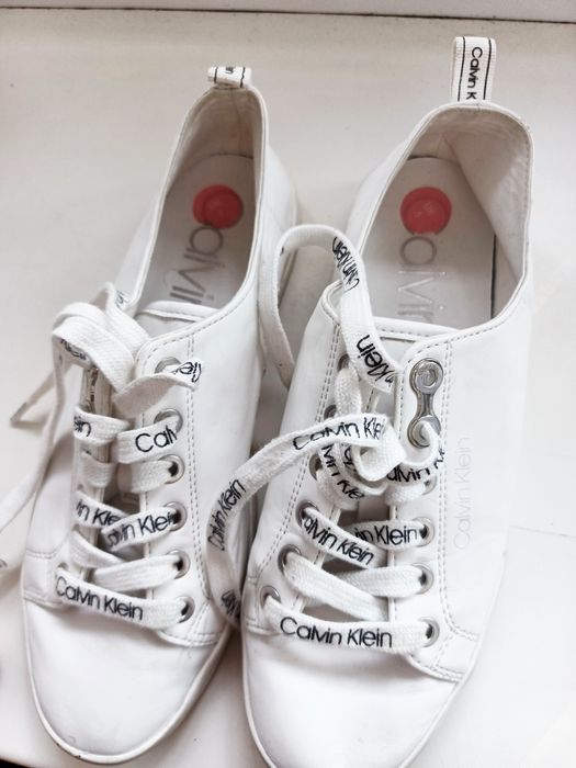 Calvin Klein жіночі кеди білі оригінал 38