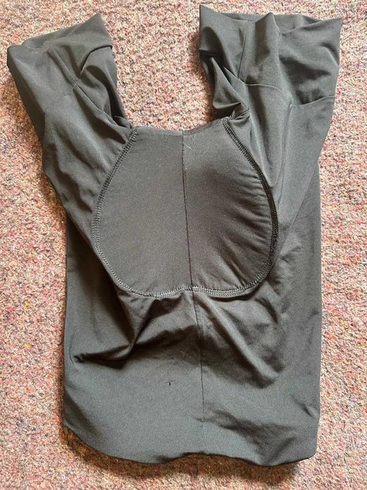 Calças rasgadas de ganga