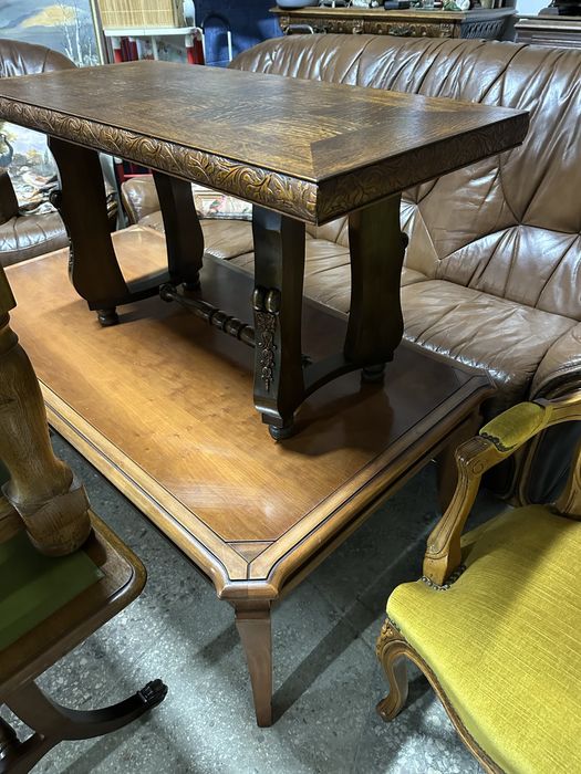 Стіл журнальний.