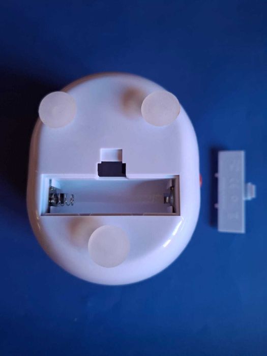 Dispositivo de limpeza dentaduras e proteses