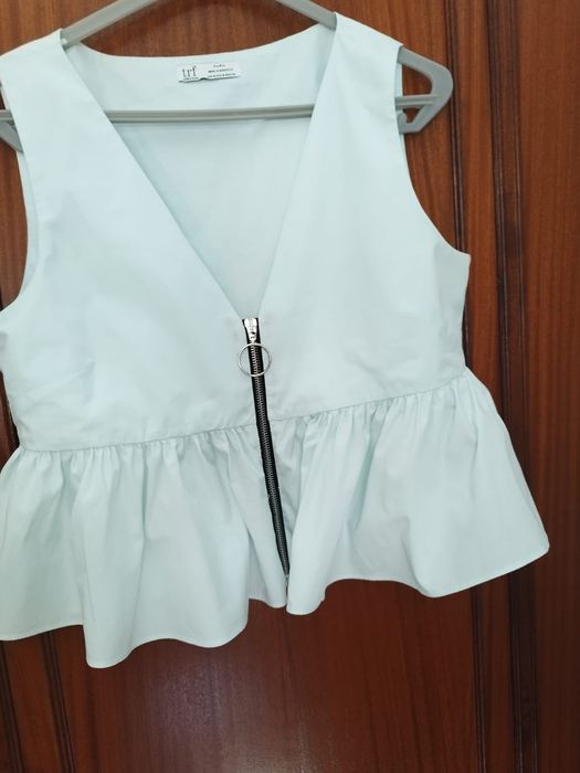 Vestido , blusa, calções  e casaco