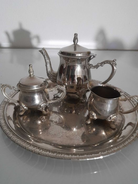 Conjunto de chá em miniaturas.