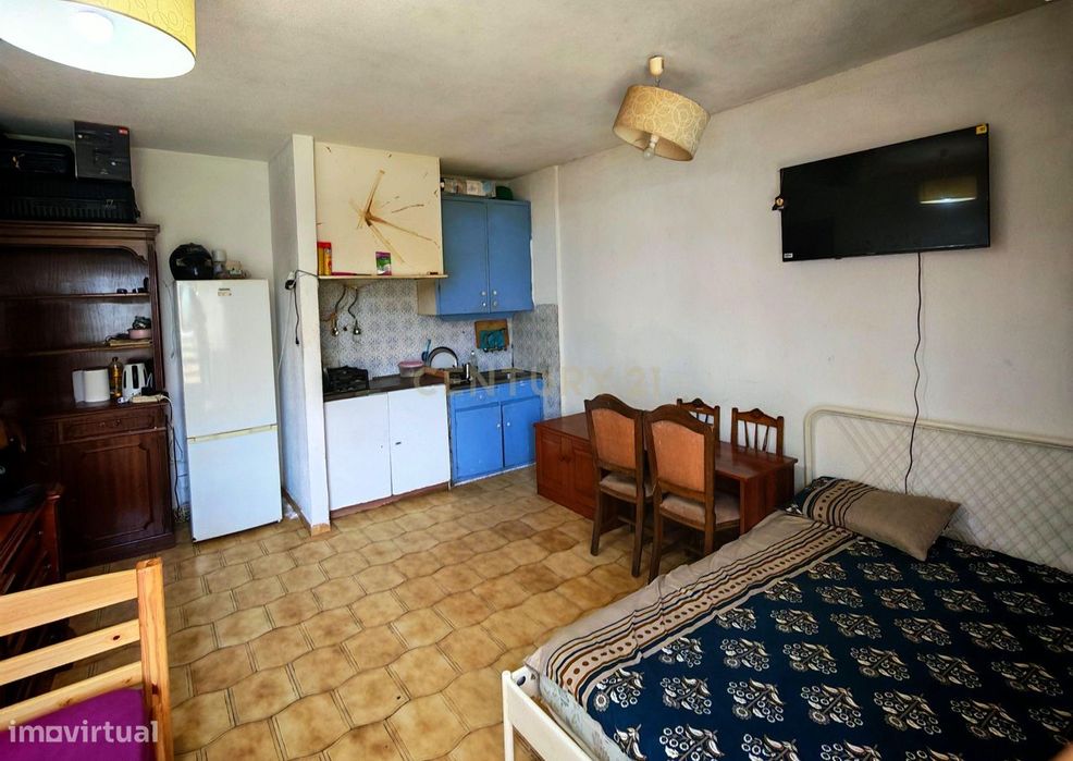 Apartamento T1 para Remodelar Reboleira – prédio com elevadores e loca