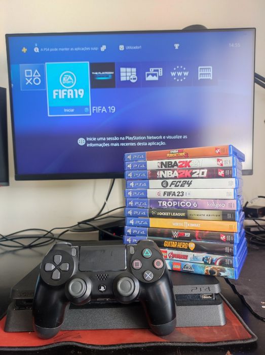 PS4 + comando e 3 jogos