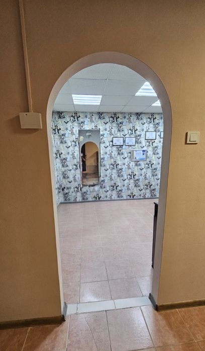 Шара, Найкраща ціііііііна! Фасад, вихід на автобусну зупинку. Оренда б