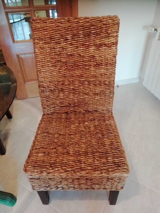 Selling Table and Chairs64552270489985122