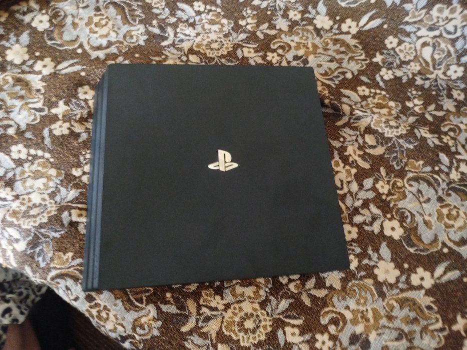 Продам playstation 4 pro 1 tb з акаунтом