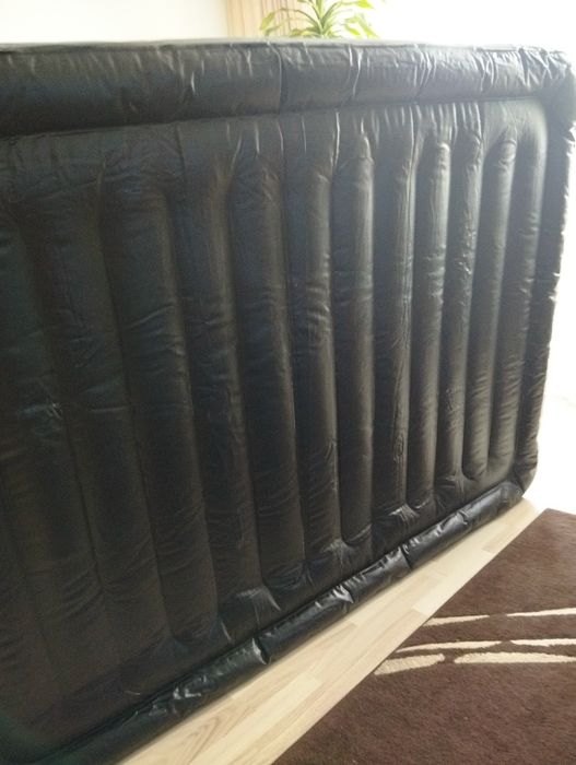 Materac dmuchany 150x200 cm z wbudowaną pompką akumulatorową