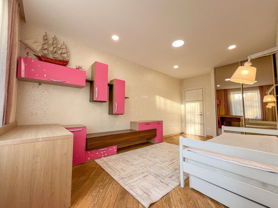 !БЕЗ КОМІСІЇ 3-кімнатна квартира з терасами у ближньому  центрі Львова