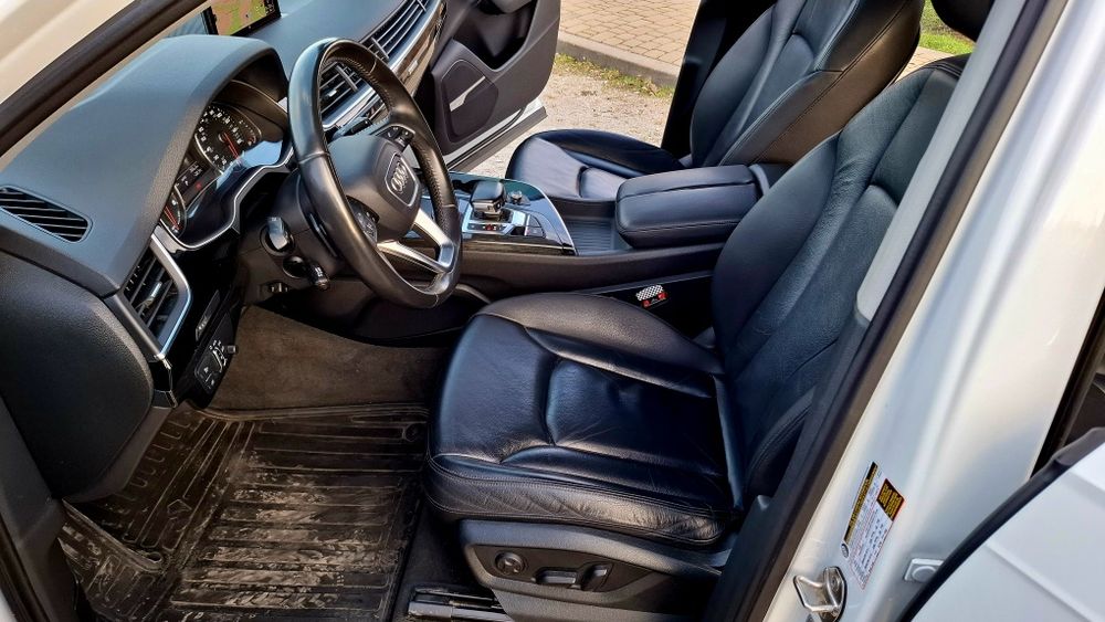 Продам Ауди Q7 m