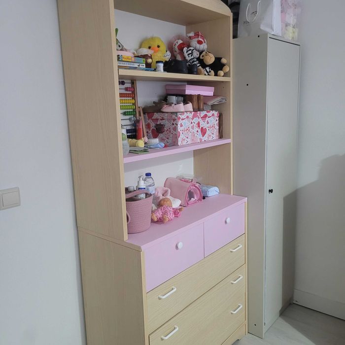 Armário,cómoda, cama e mesa de cabeceira