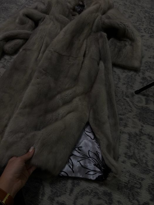 Норкове пальто , Італія , сіре нефарбавене хутро , цільні частини