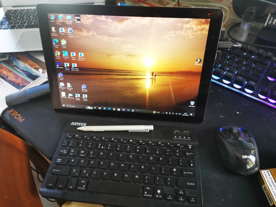 CHUWI SurBook Windows 10 2K Screen Intel Apollo Lake Tablet