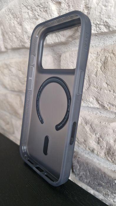 Benks Etui Magnetic Lucid Armor Pro (C.K.PC.AP.BK.0072) do Iphone 18 Pro/17 Pro czarny (Camera Control Button)