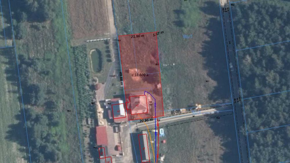 Piętrowy dom z działką