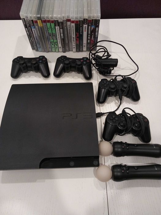PS3 em muito bom estado de conservação
