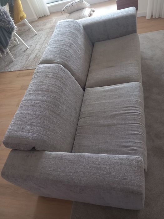 URGENTE - Sofá de 3 lugares de alta qualidade. Como novo!