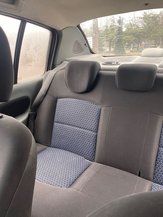 Машина Renault Clio