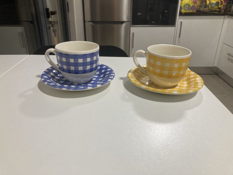 Chávenas / Jarro Vista Alegre e taças sobremesa/ prato marcado azul